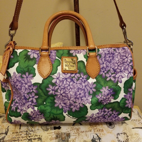 dooney and bourke hydrangea wallet